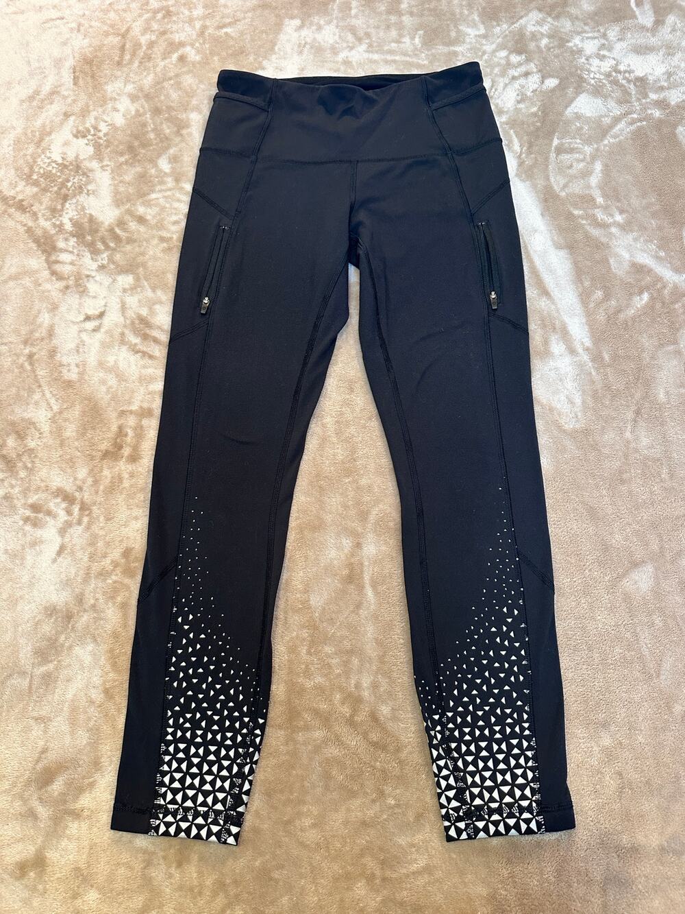 Lululemon Black High Rise Running Leggings Geometric Print Zip Pocket Size 6